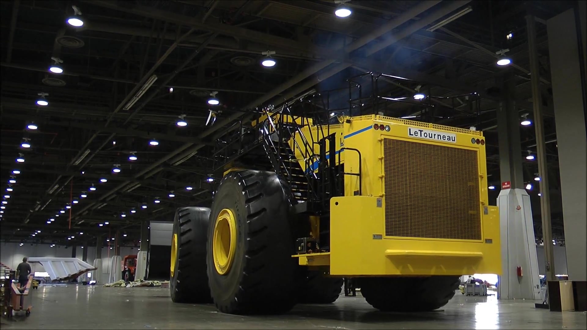 买了就不用买房子了2016年为止世界上最大的轮胎式装载车