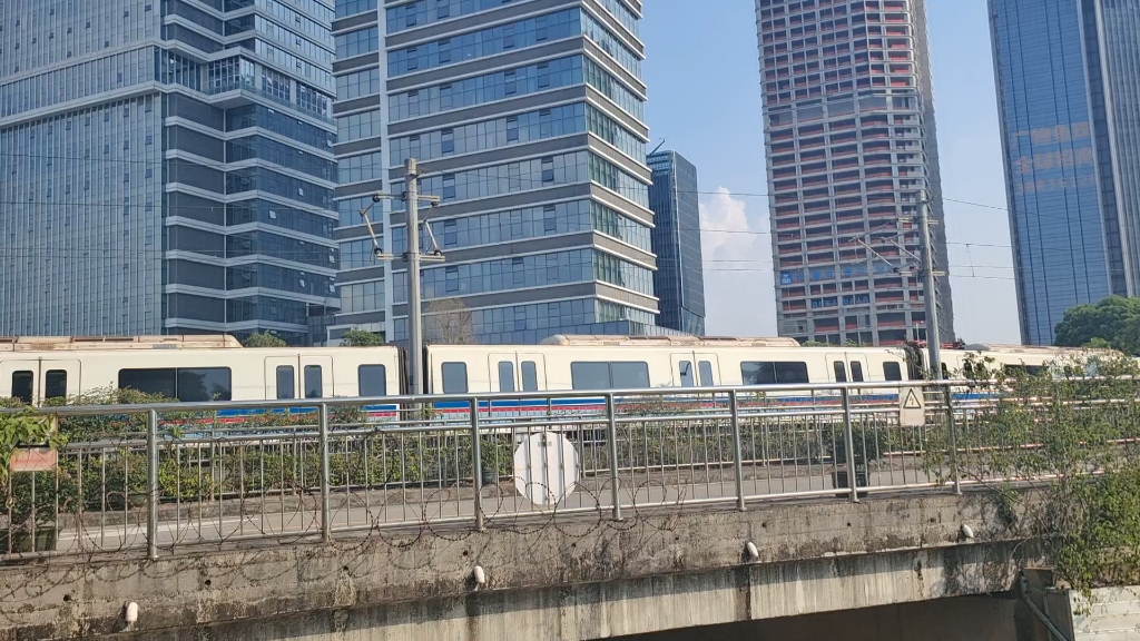 l2蓝精灵05x27-28鱼珠车辆段出库