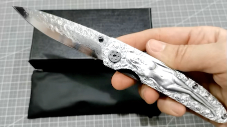 冰霜,裸女折刀 柄材全钢雕刻精致做工高档小刀,刃口锋利,精致漂亮