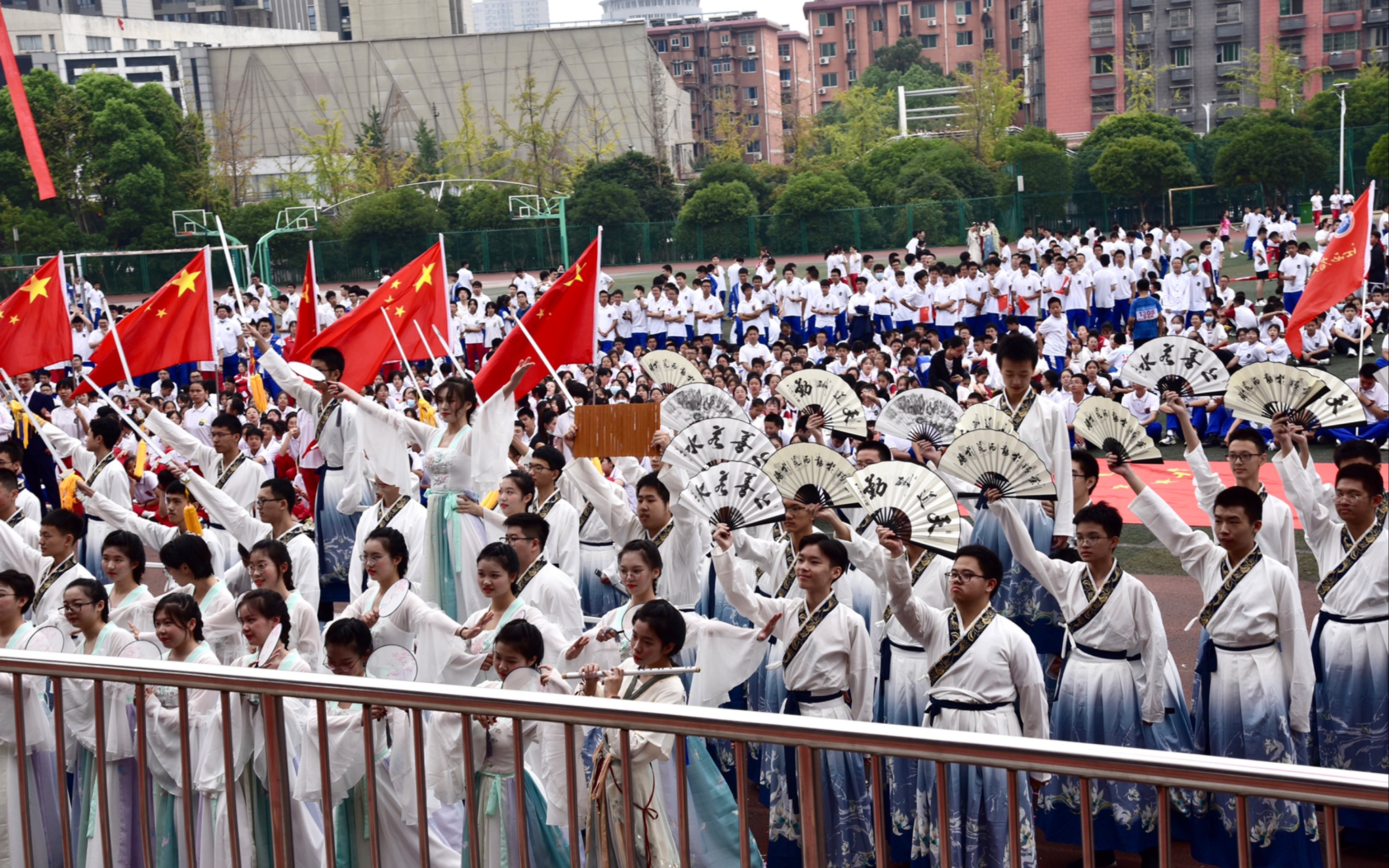 [图]九江一中第五十一届运动会高二21班入场式