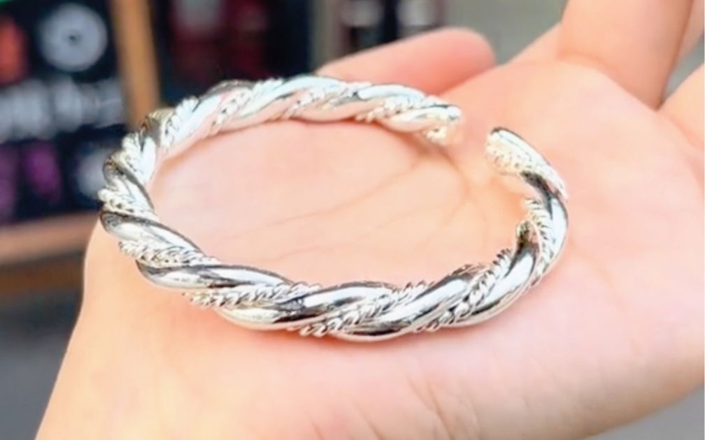 这个江南雨手镯美爆了,镯如其名