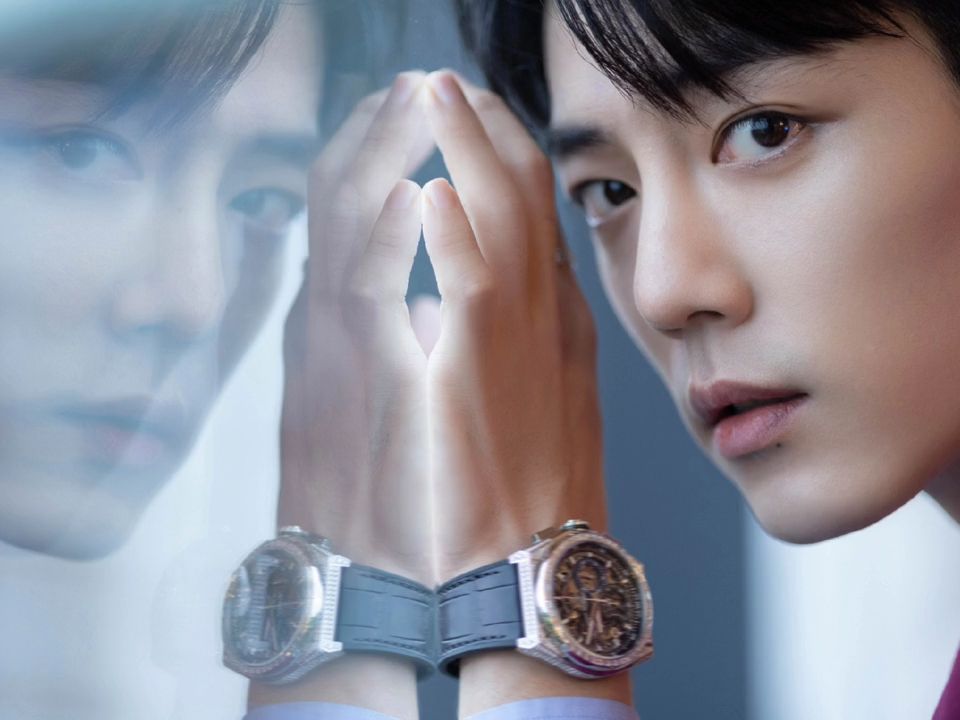 肖战 #2022微博视界大会 稍后见!#肖战红色西装造型