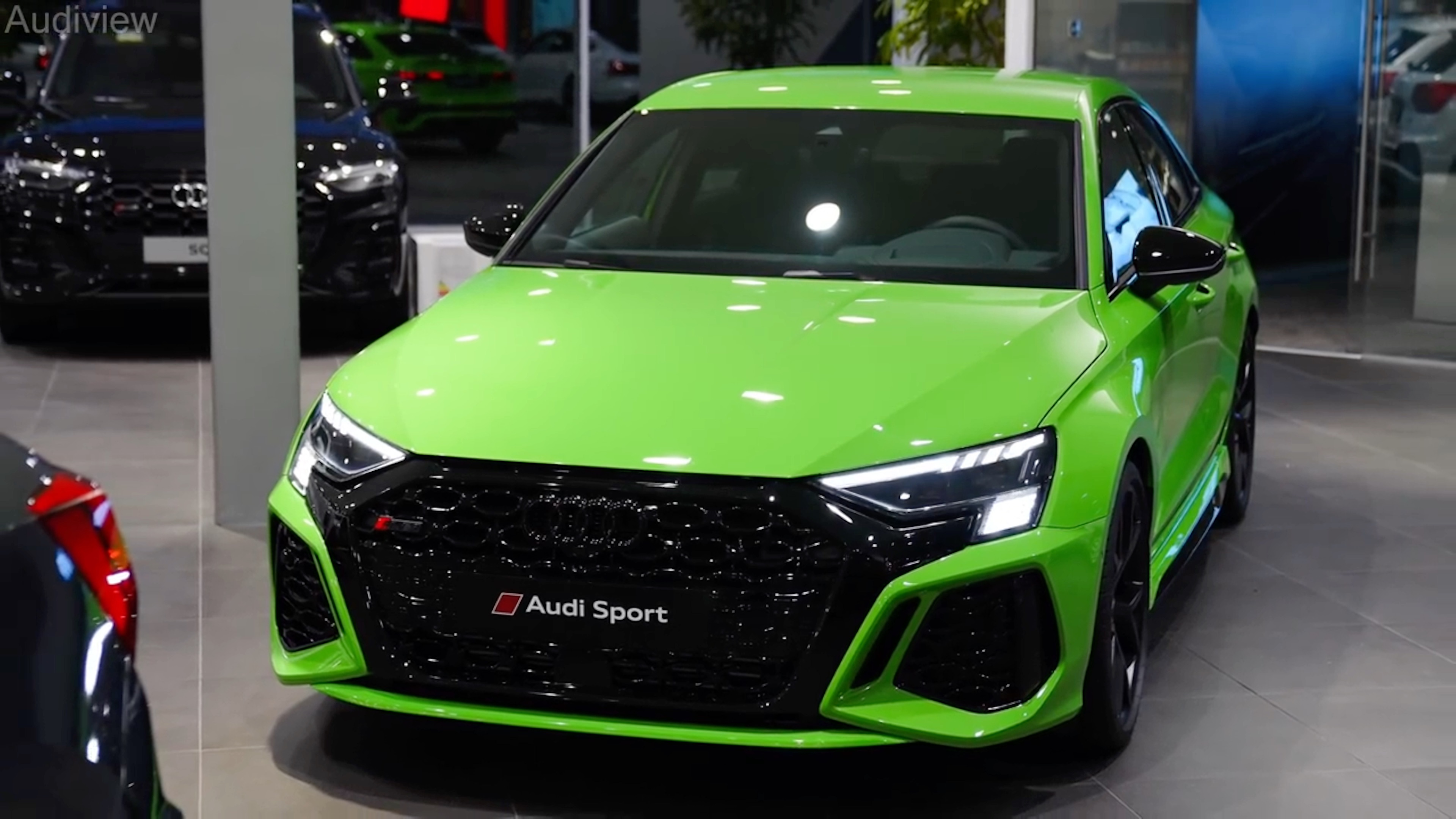 2022款奥迪rs3 搭载2.5t直列5缸发动机 420马力 百公里3.