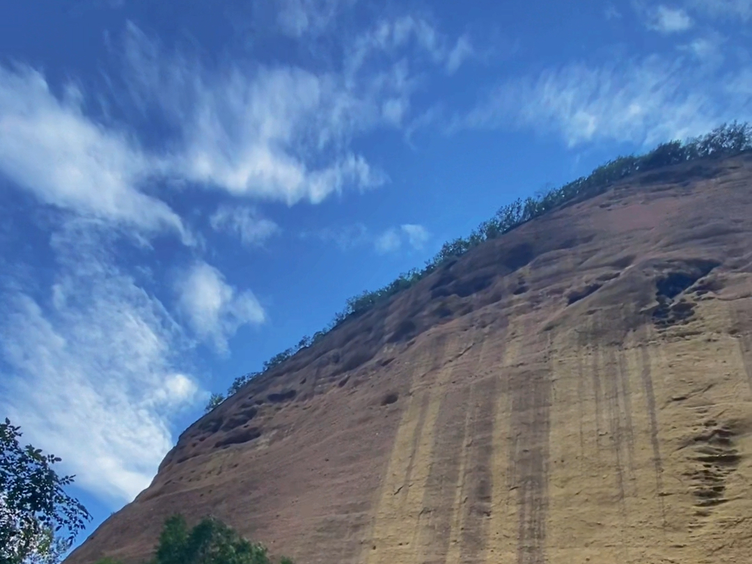 自驾赤壁丹霞露营