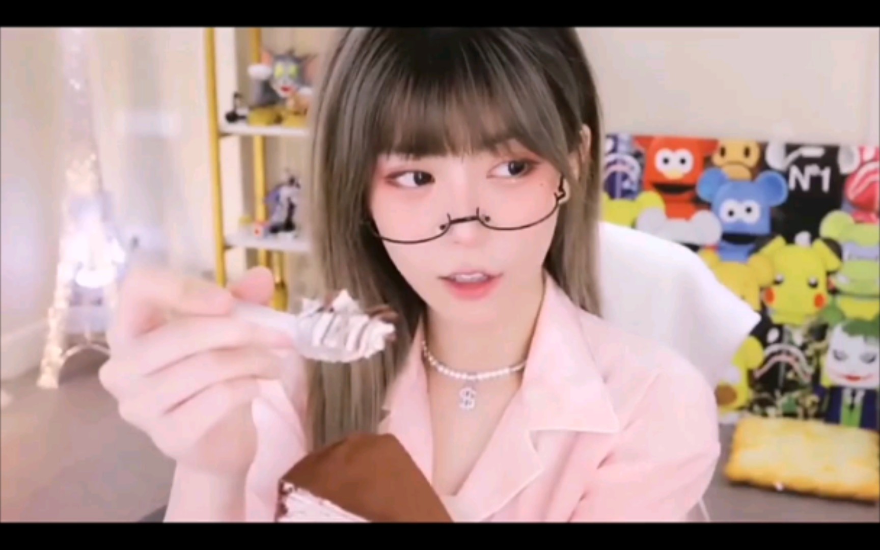 活动作品周淑怡上演茶艺表演太具诱惑力可以就是长了嘴