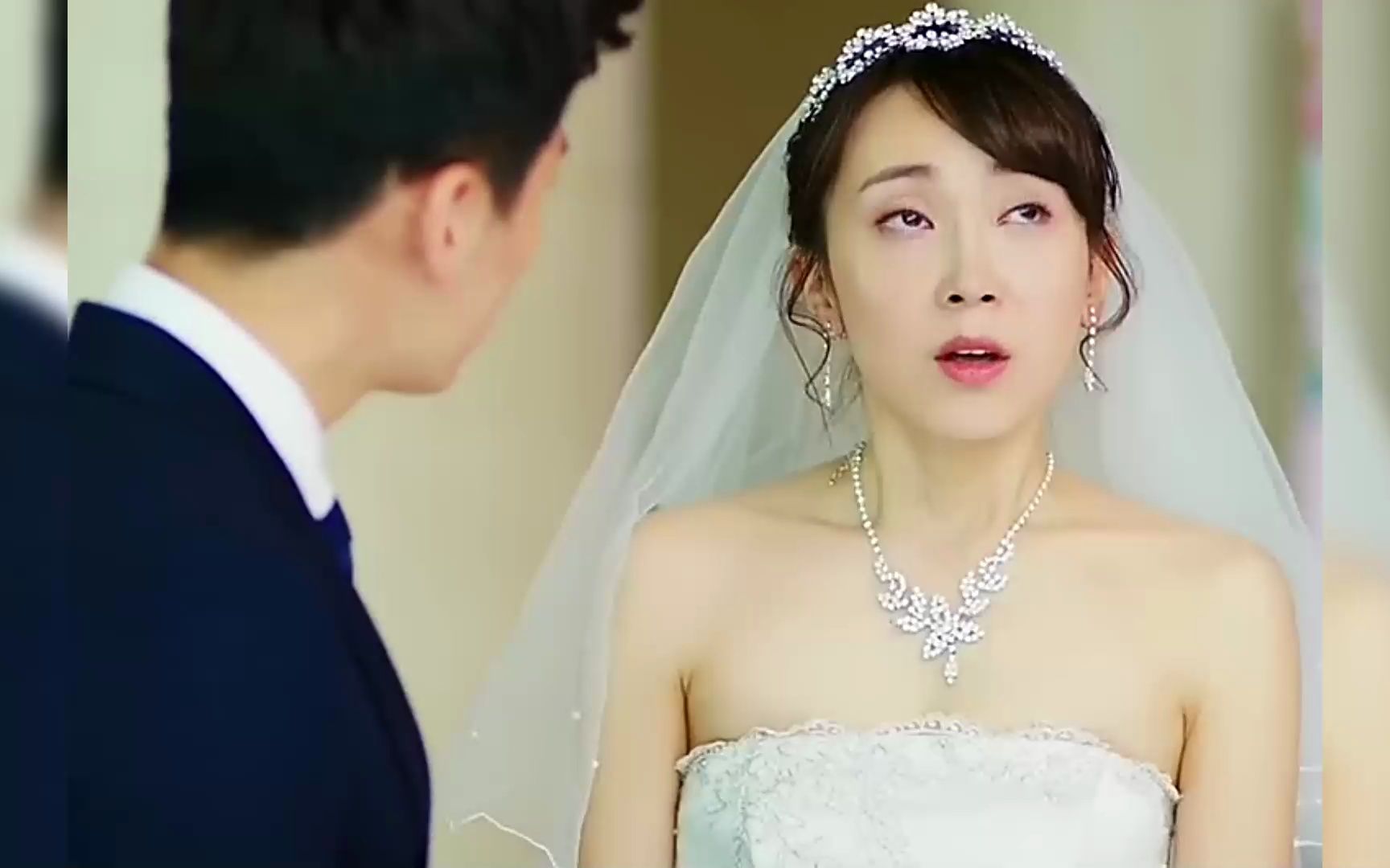 拜金女抛弃穷男友嫁富商,不料结婚当天就后悔