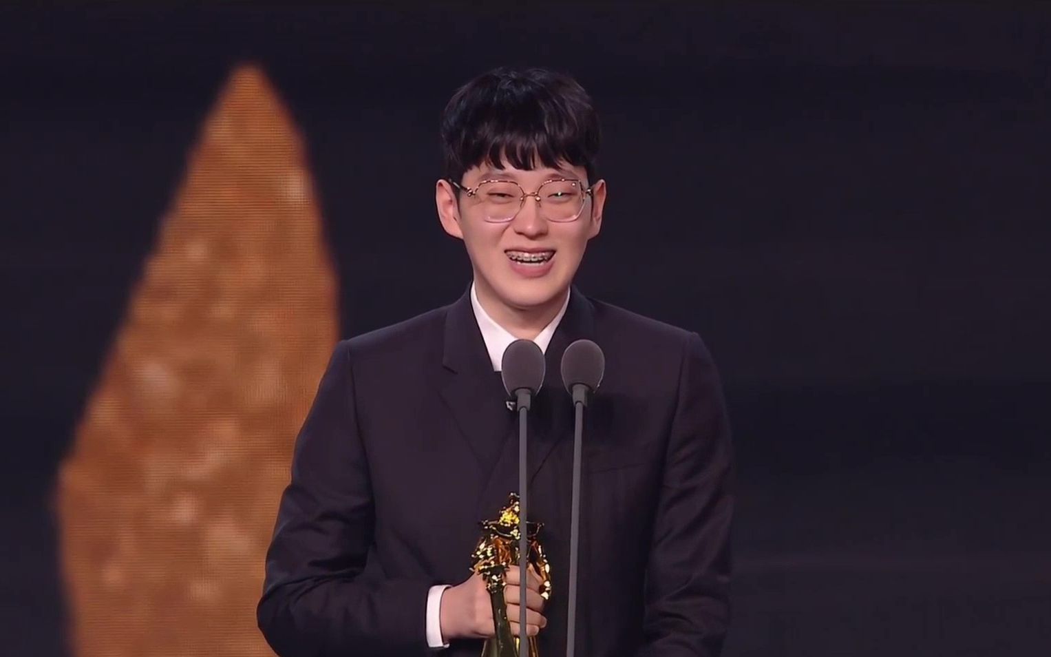 【edg】lpl全明星周末 梅赛德斯奔驰年度mvp——scout李汭燦