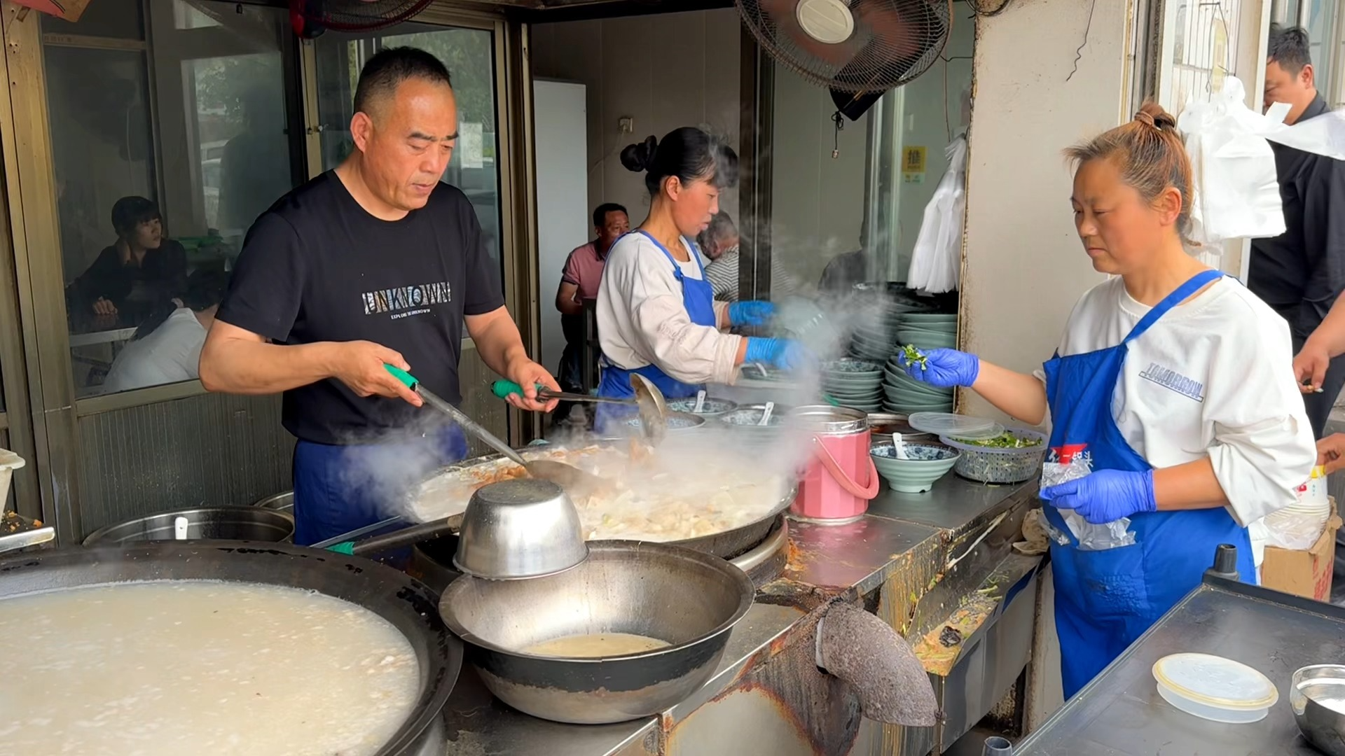 山东菏泽“天价”杂烩菜,20一碗,配料很丰富,你们觉得值不值?哔哩哔哩bilibili