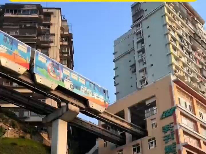 李子坝穿楼轻轨"缩小版"空轨观光列车,景区一道亮丽的风景线,升级景区
