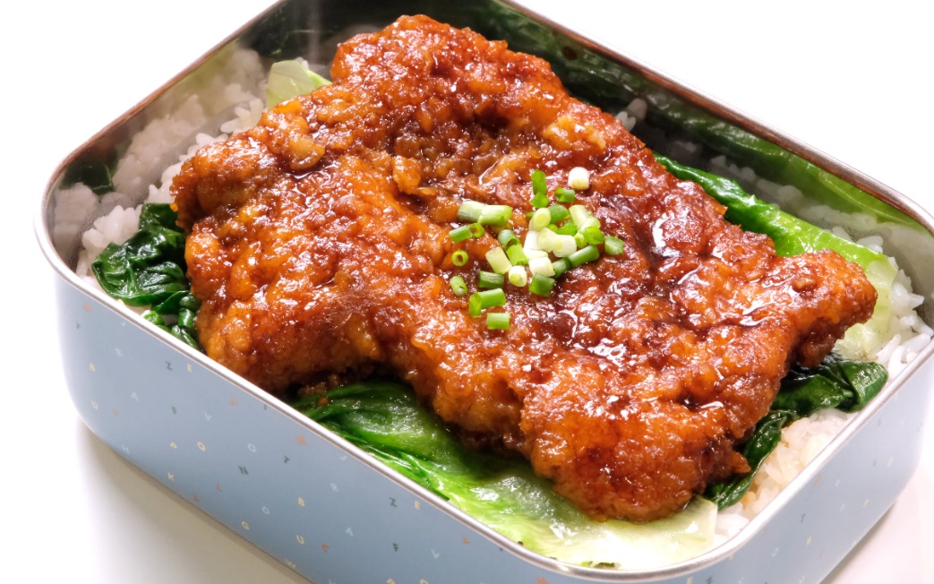 挑战十块钱做顿减脂餐 第19天 葱烧大排饭