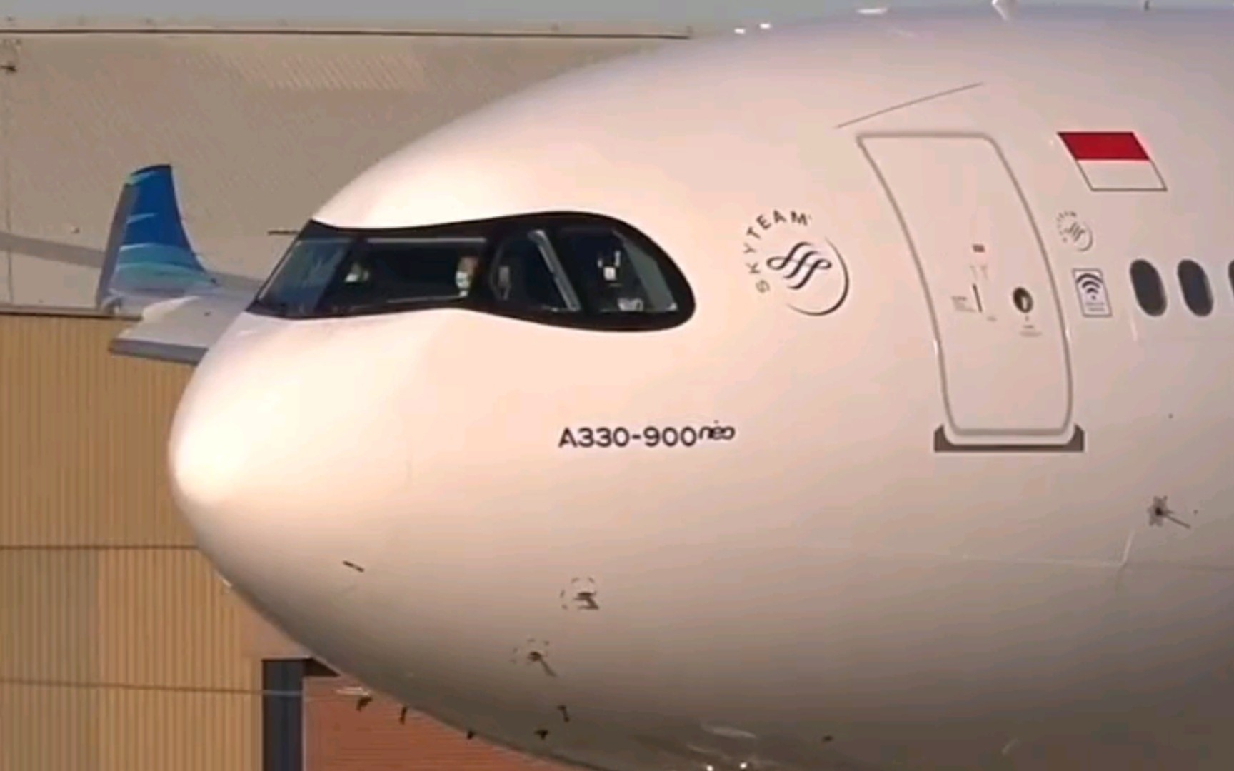 空客a339neo震撼起飞,机长热情挥手