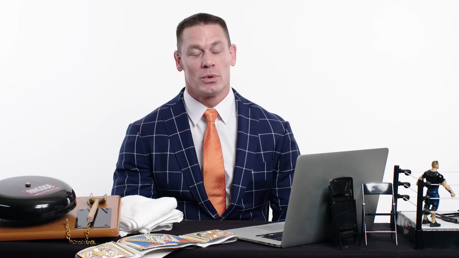 wwe搞笑摔角巨星约翰希南johncena解答网友的摔角疑问为什么摔角比赛