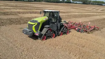 下载视频: 4K | 克拉斯（Claas）Xerion 12.650+豪狮（Horsch）Terrano中耕机