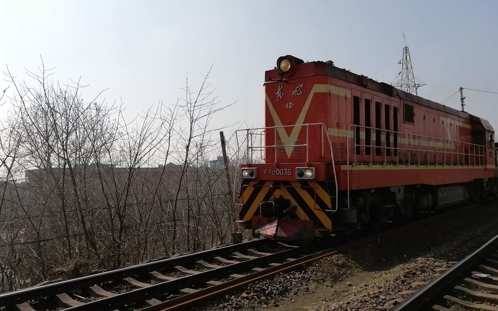 【地方铁路】司机师傅的表情亮了,平舞铁路的df12 0036牵引短编货列去