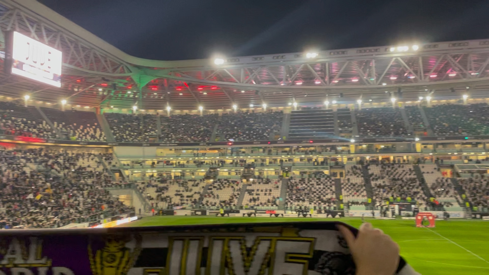 氛围感拉满的都灵安联球场,尤文球迷的圣地_哔哩哔哩_bilibili