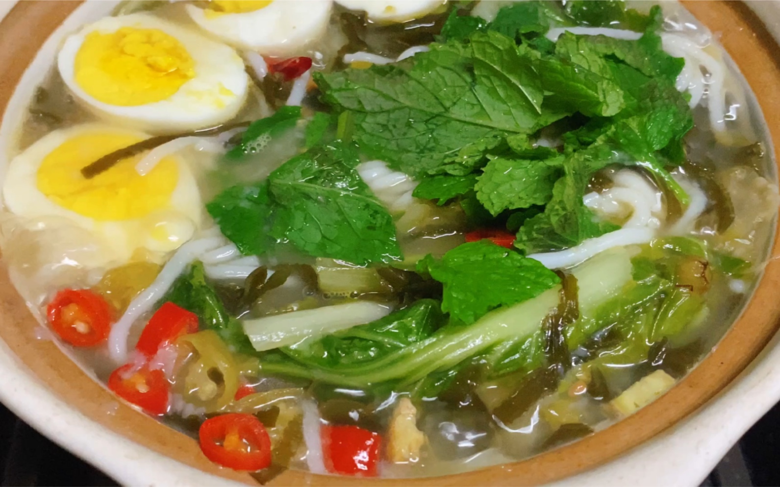 泡椒海带丝米线,最后那一撮薄荷,是点睛之笔.