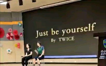 [图]高音绝啦！——初中毕业典礼全开麦TWICE Just be yourself