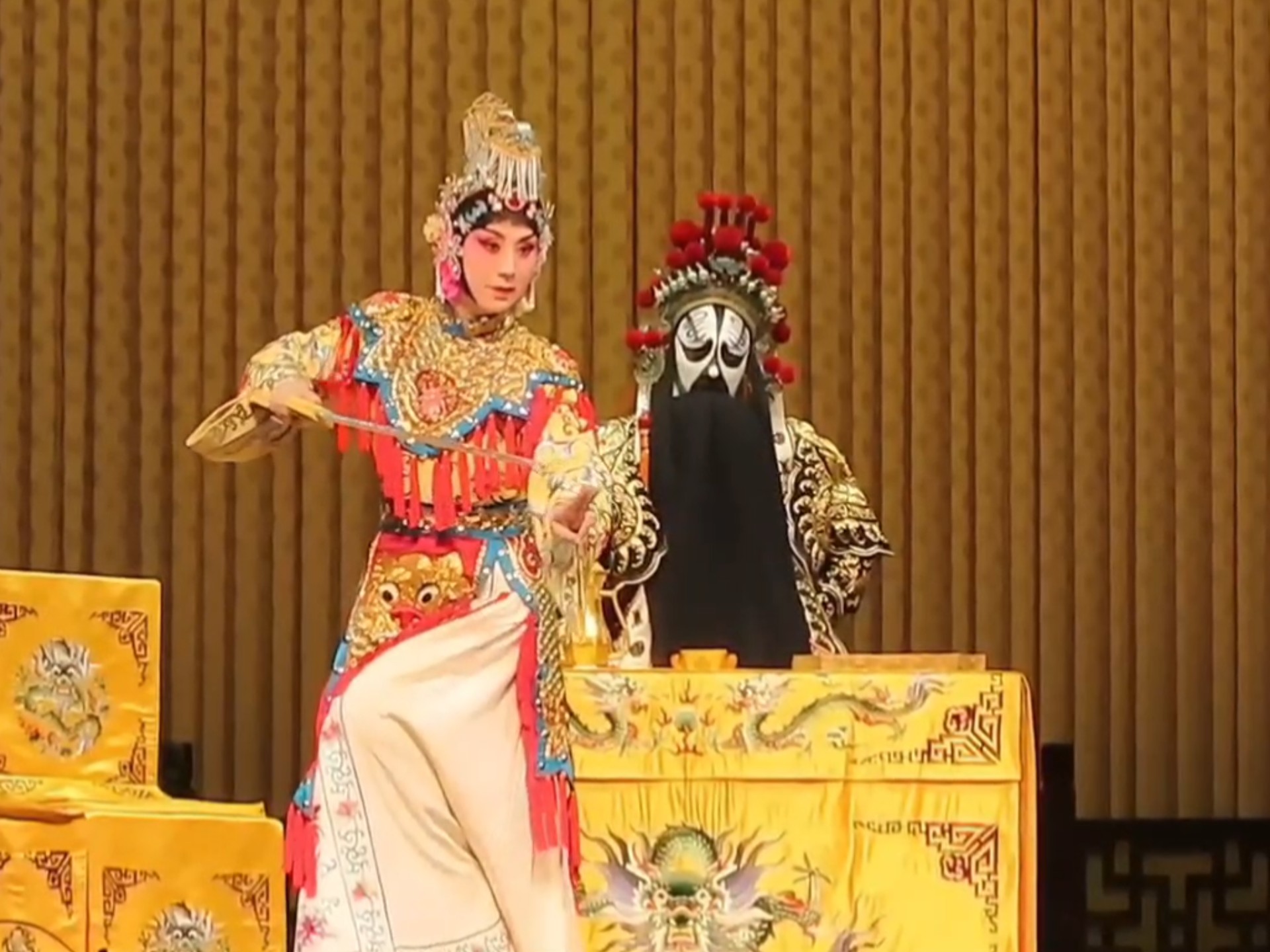 京剧《霸王别姬》史依弘 "劝君王饮酒听虞歌"夜深沉舞剑 20250523