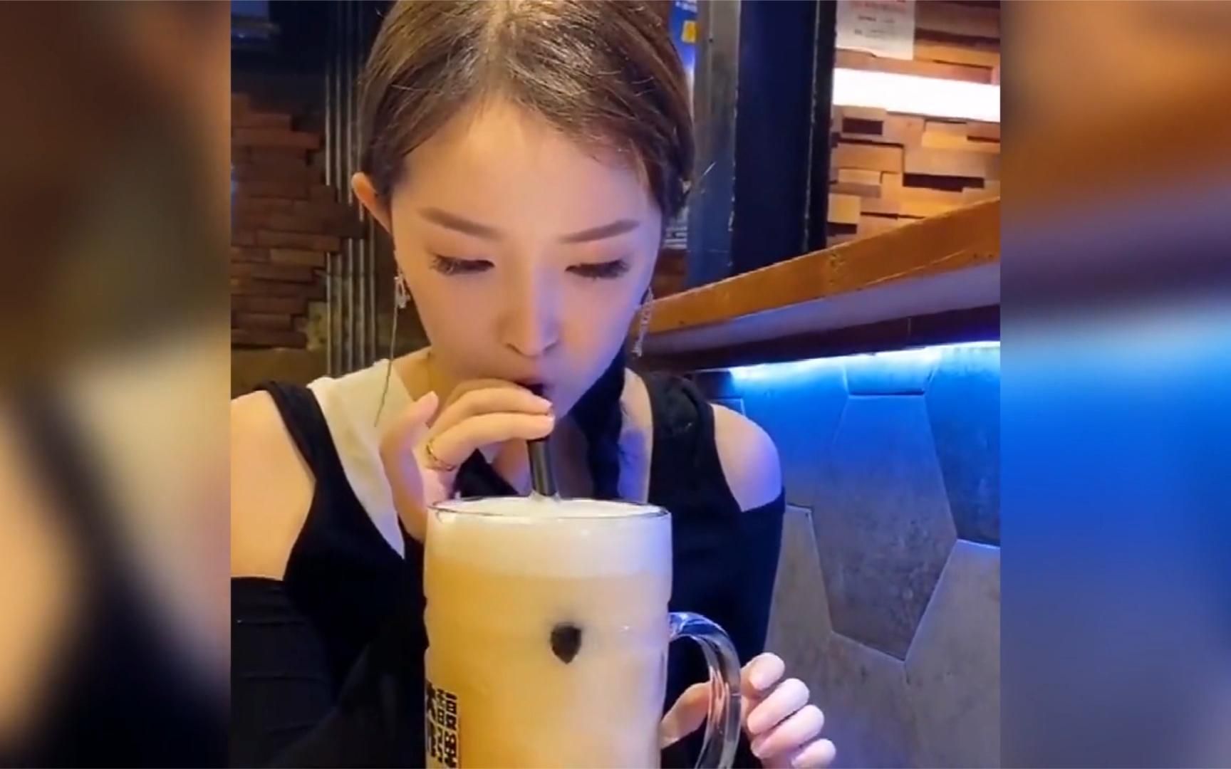 看着小姐姐喝酒的动作她一定是个有故事的人