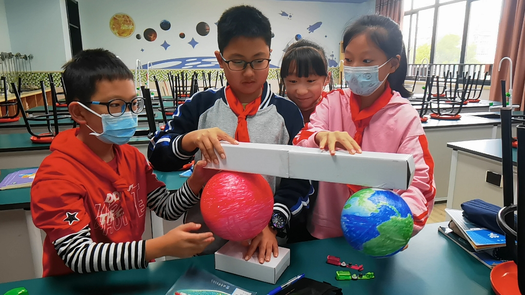 601第一组地球公转模型