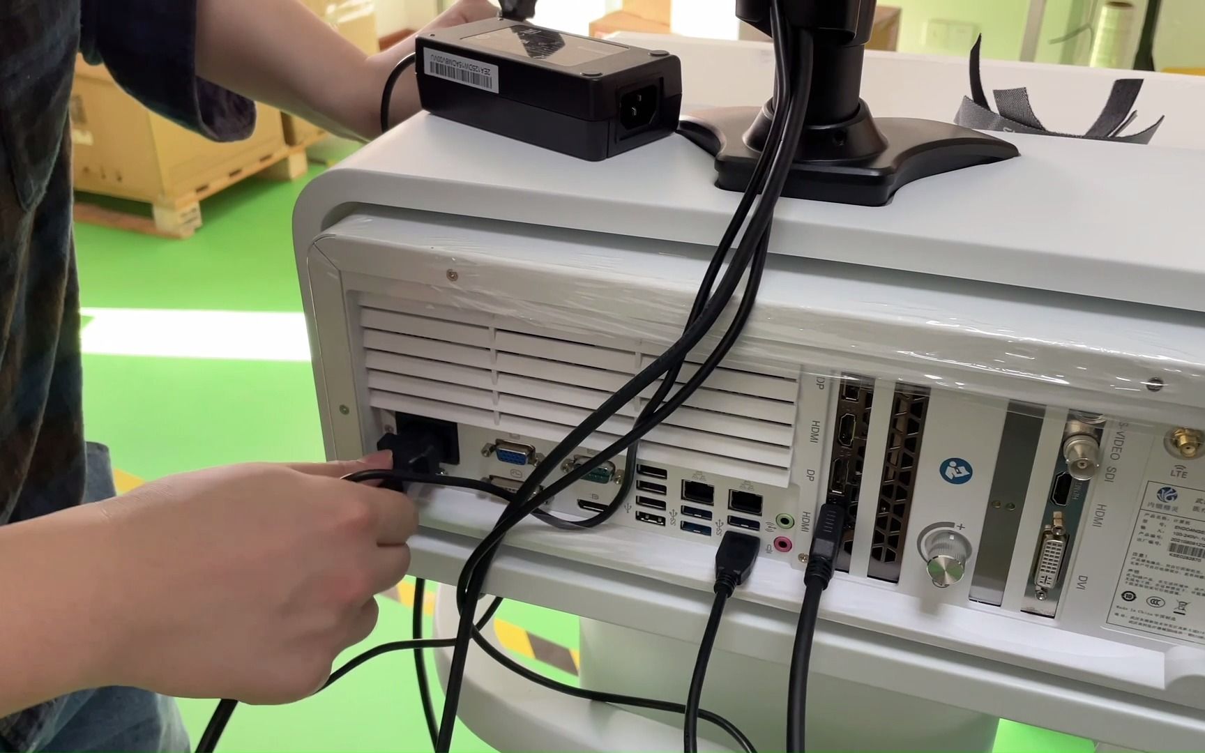 内镜精灵显示器安装视频