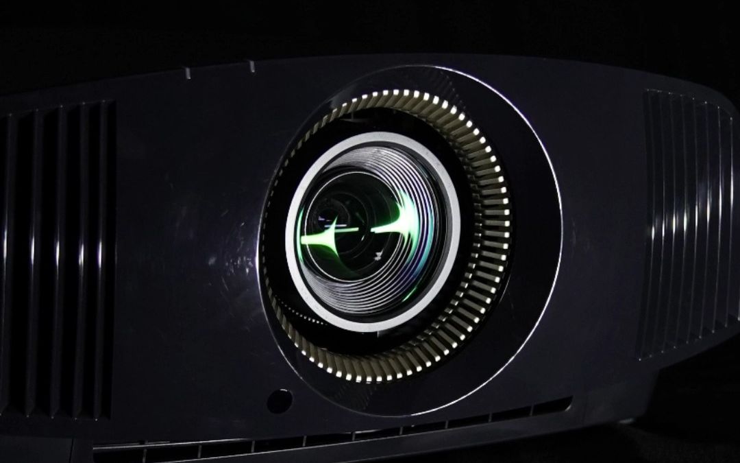 【索尼投影机轻测评】索尼vw598投影机的超大玻璃镜头!