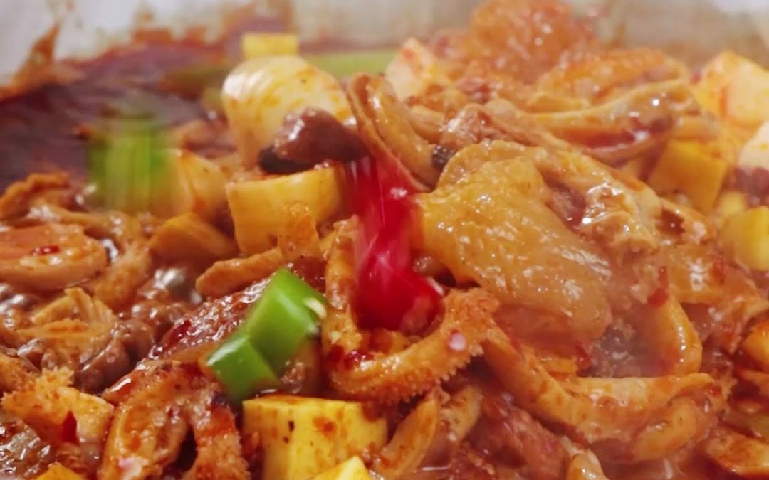 「黄哈儿川料」纸包香辣牛杂,纸还没打开香味已飘满整间屋子