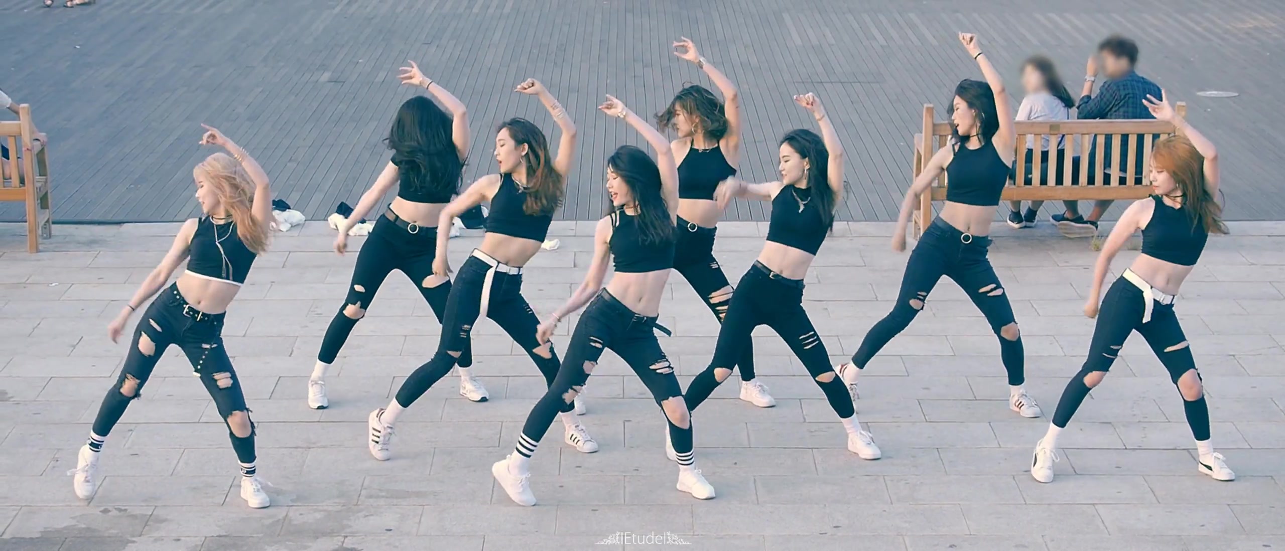 【欧尼有点撩】alien舞室8腹肌甜妹路边jazz齐舞wtf(where they from)