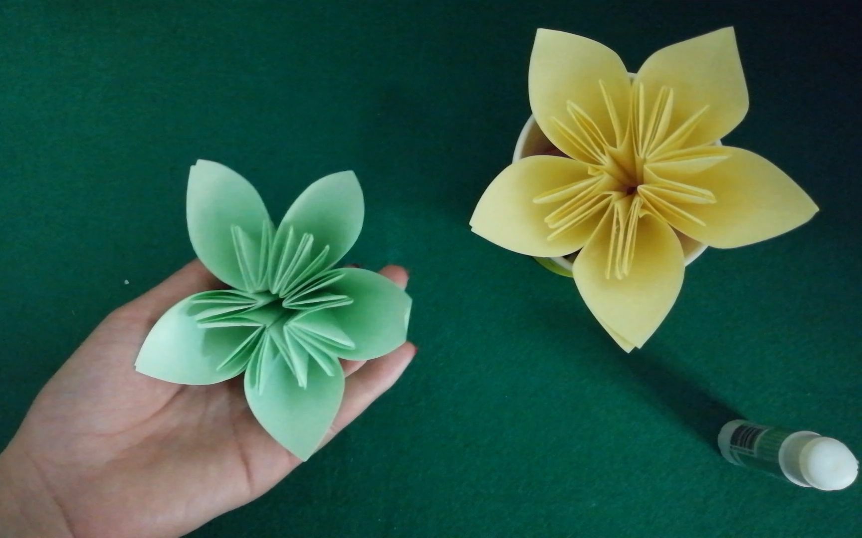 一看就会的立体折纸花,折几朵摆在桌子上太漂亮了,手工折纸视频_哔哩