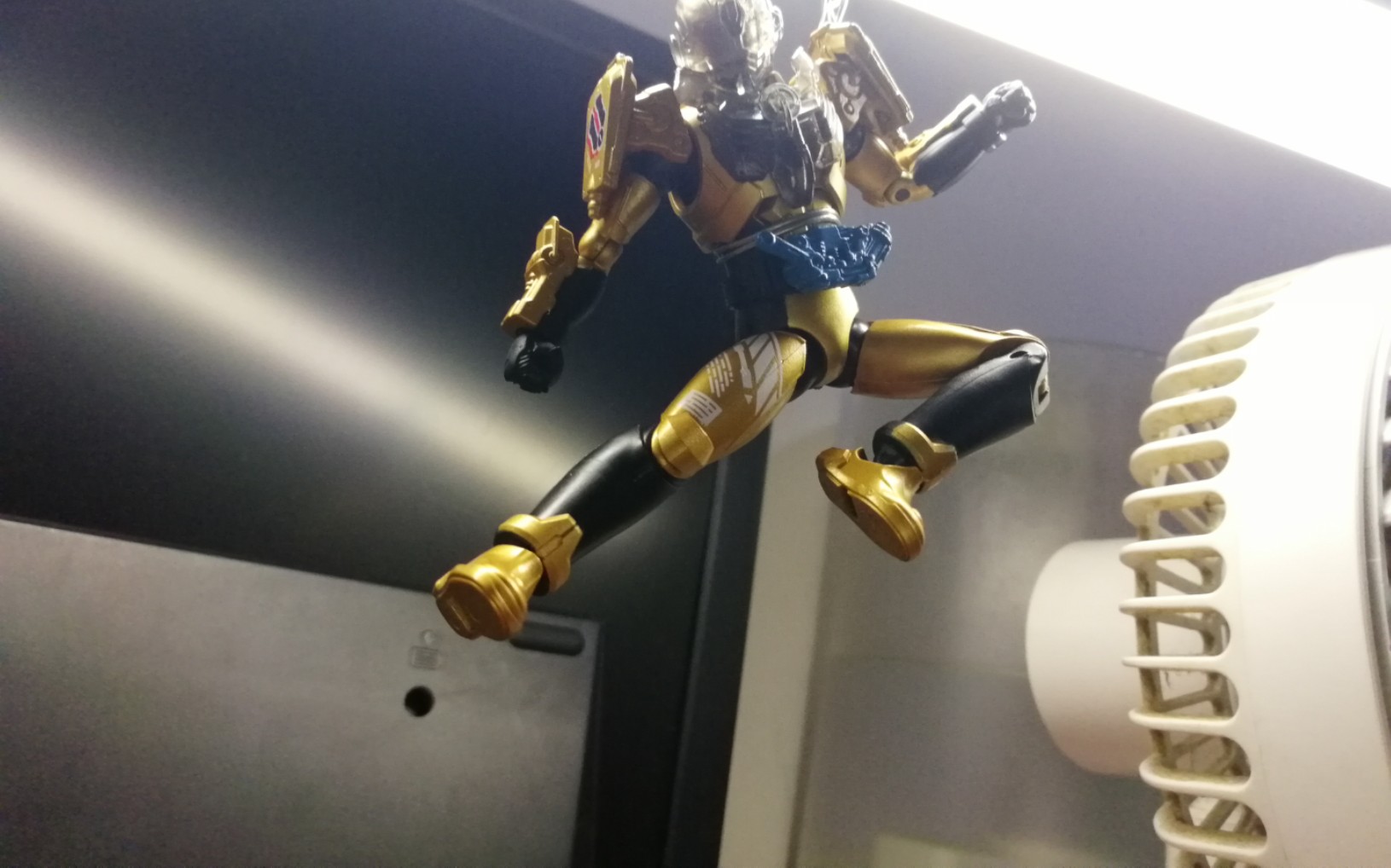 假面骑士掌动格里斯,燃烧心火,击溃其身