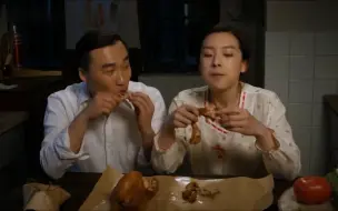 Download Video: 【美食合集】盘点影视剧中饿极了吃肉合集 两口子夜宵吃烧鸡