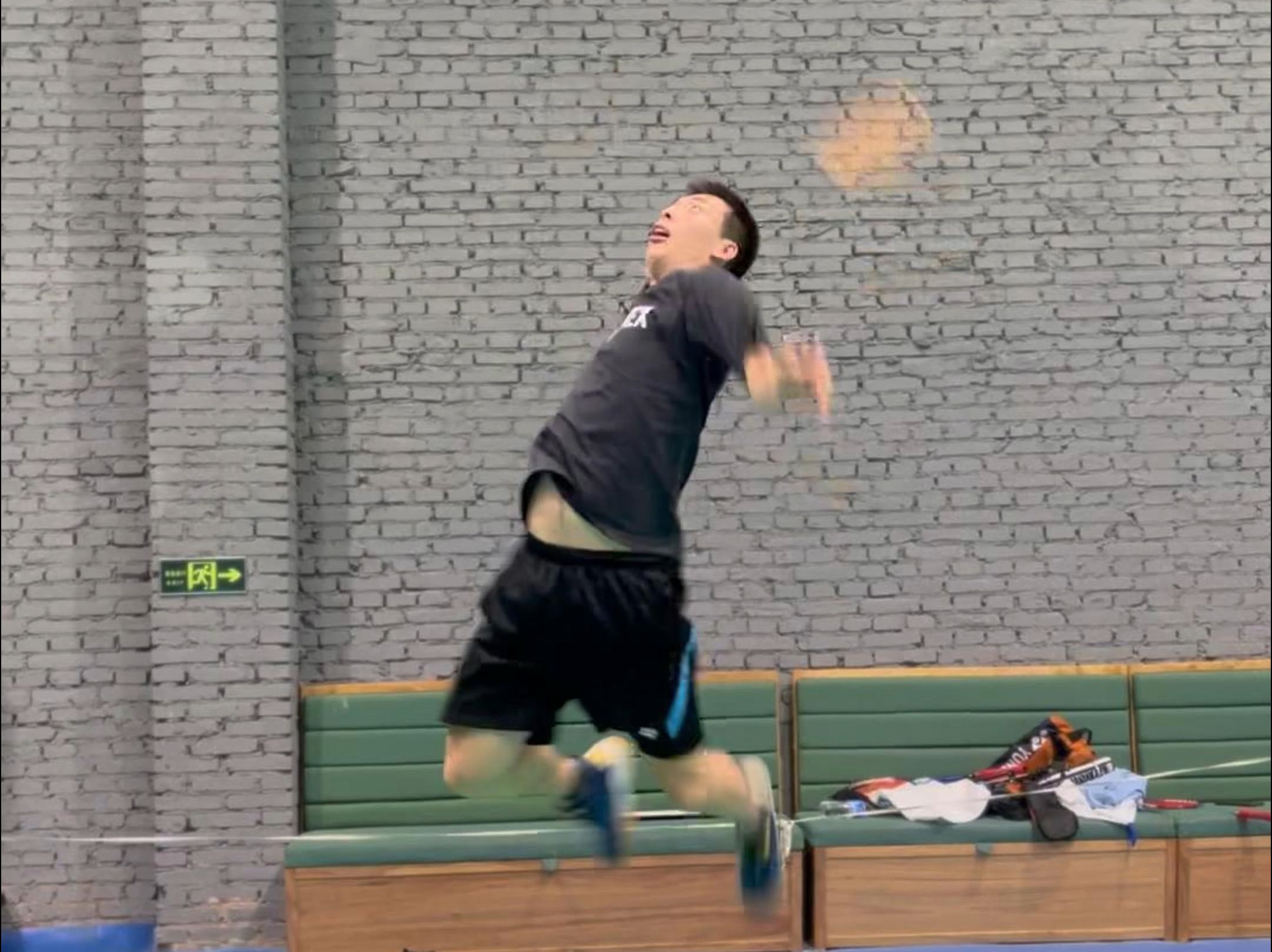 羽毛球学会杀球后