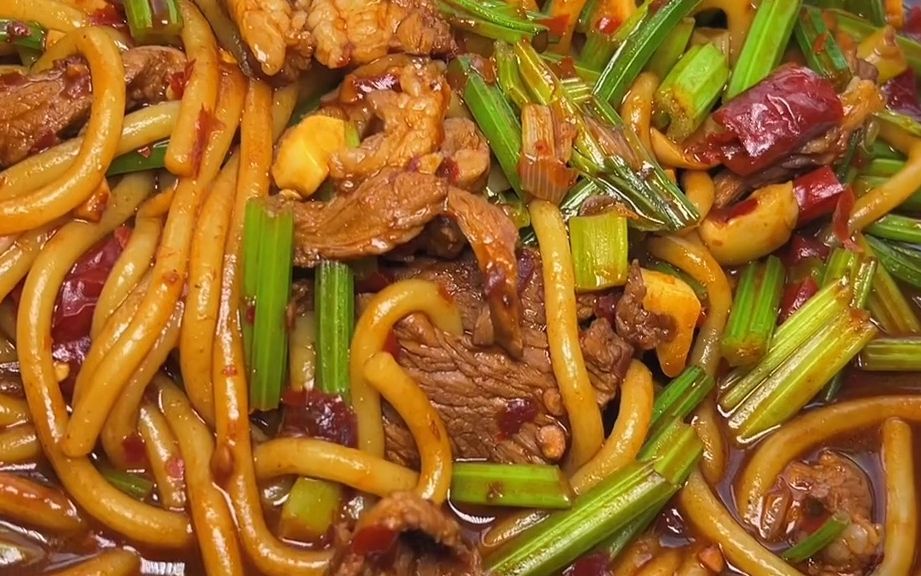 【新疆美食】味道超赞的新疆羊肉炒米粉 快来试试吧