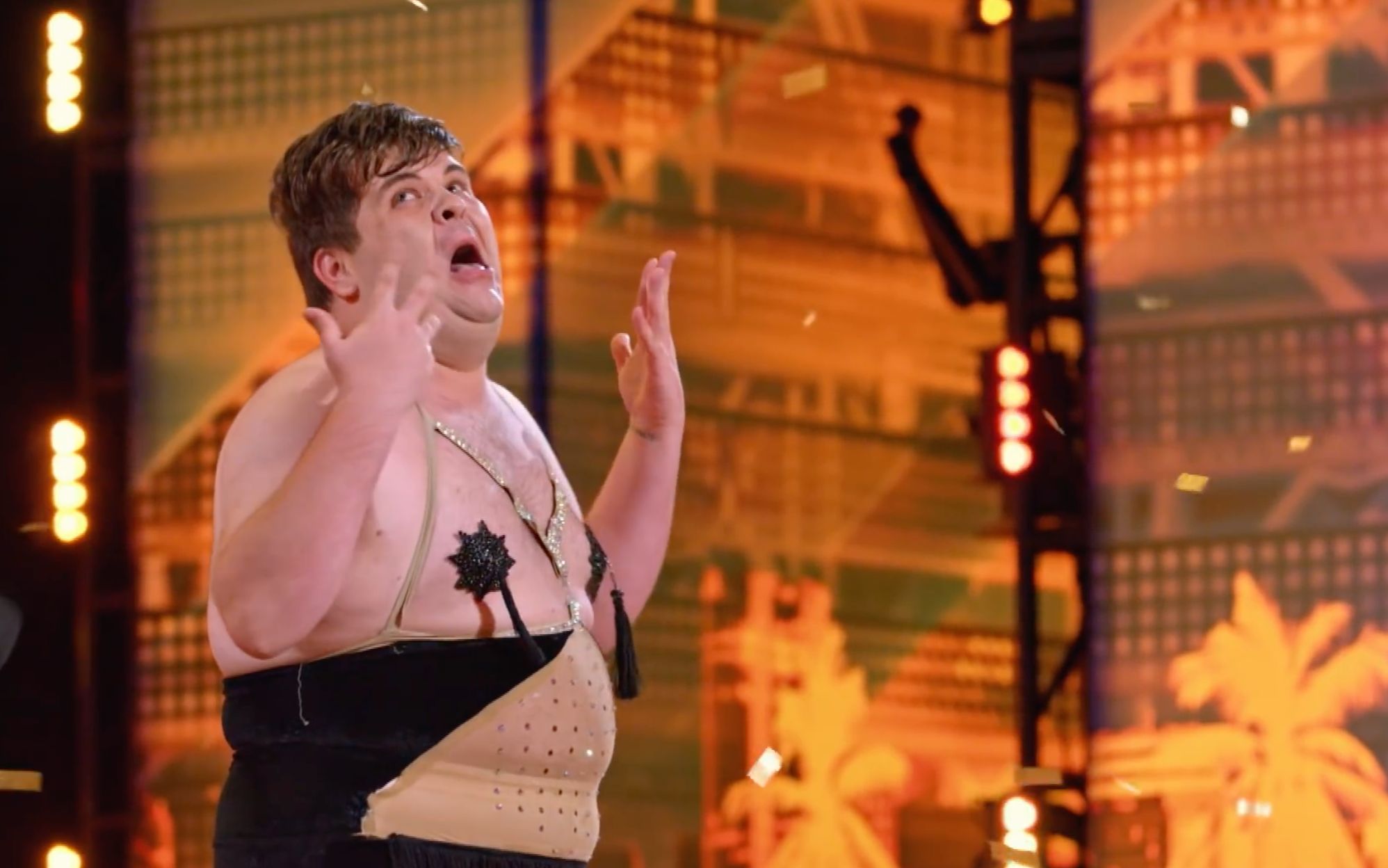 【2019美国达人秀】这自己给自己爆灯,我就想知道算不算?