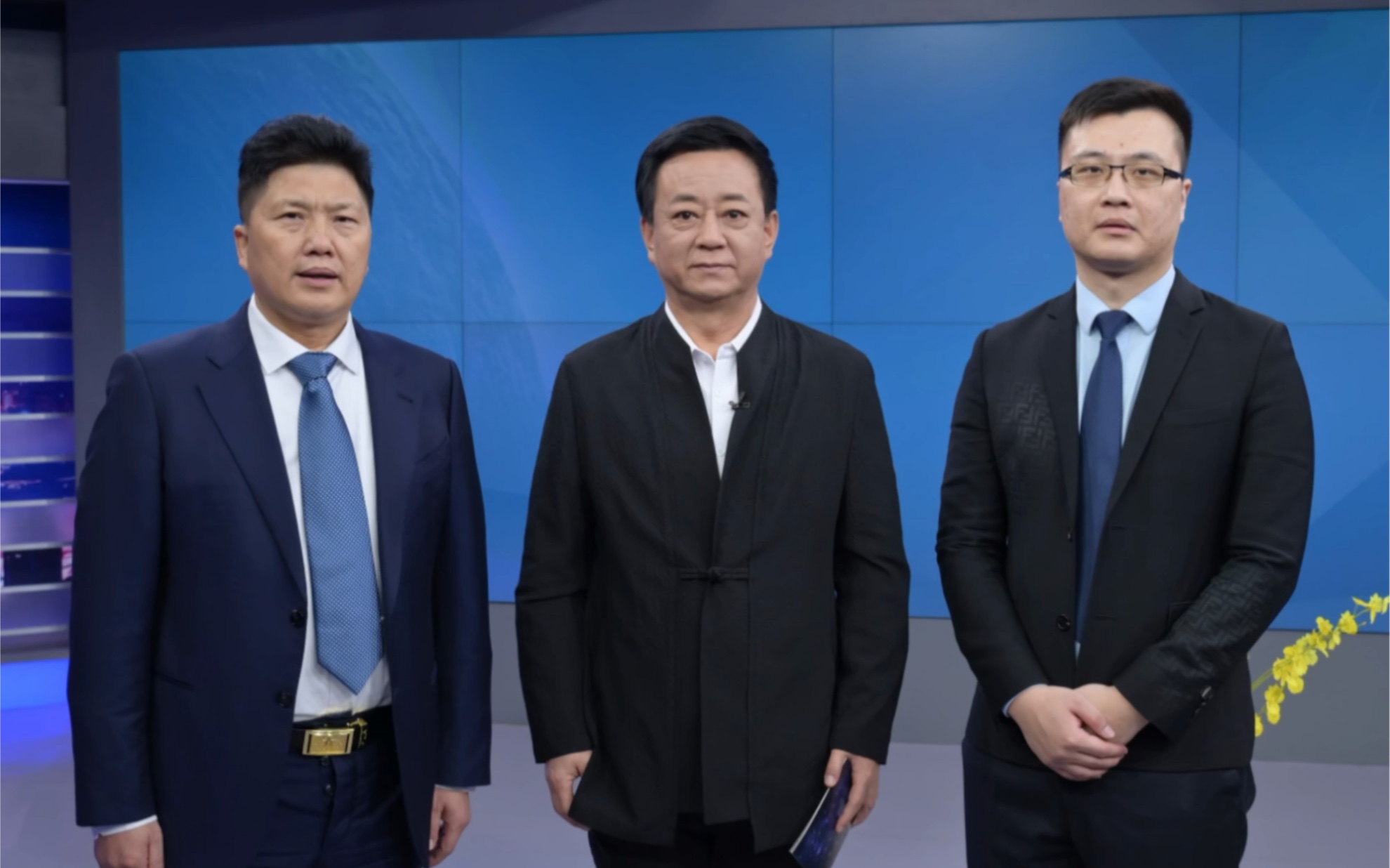 央视著名主持人朱军与贺阳教育集团董事长周虎震,执行董事长周政阳