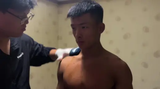 年轻的精壮体育生一号肌肉_哔哩哔哩_bilibili