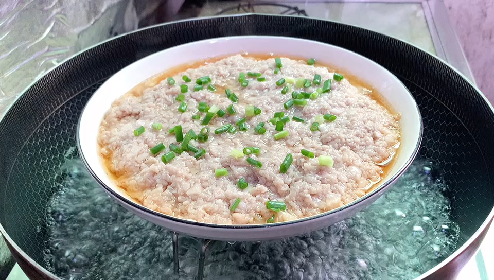 莲藕蒸肉饼这样子做爽脆可口,百吃不腻,看看我是怎么做的吧_哔哩哔哩