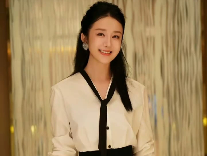 李依晓与男友同游美国##李依晓官宣恋情# 13日,李依晓晒视频分享与