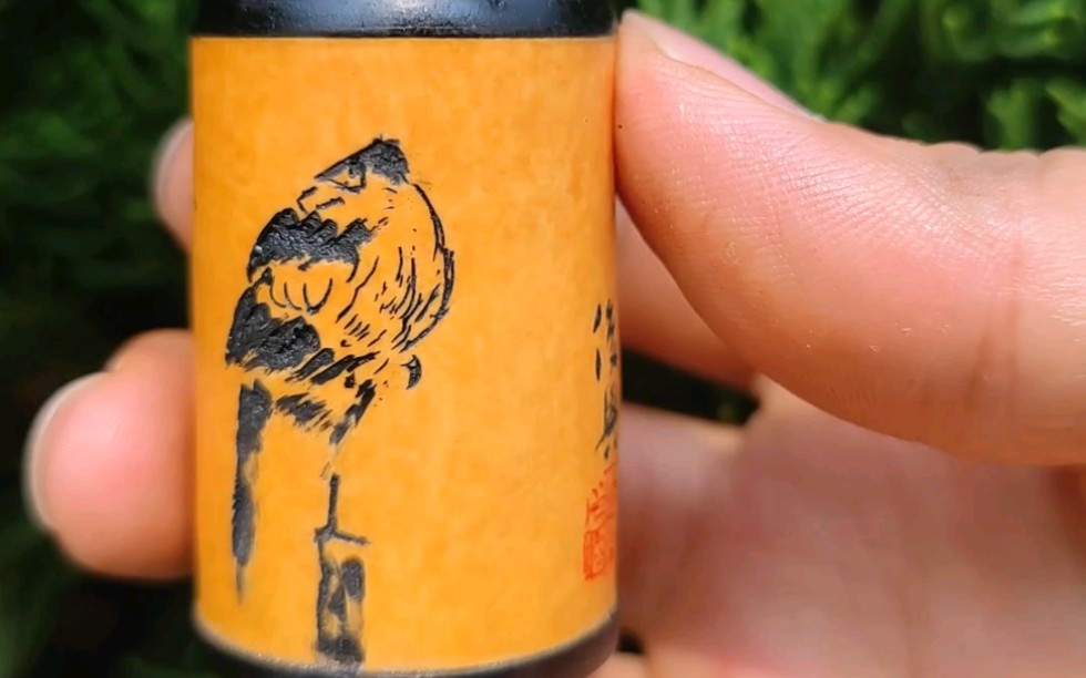 卢俊兴墨刻葫芦打火机