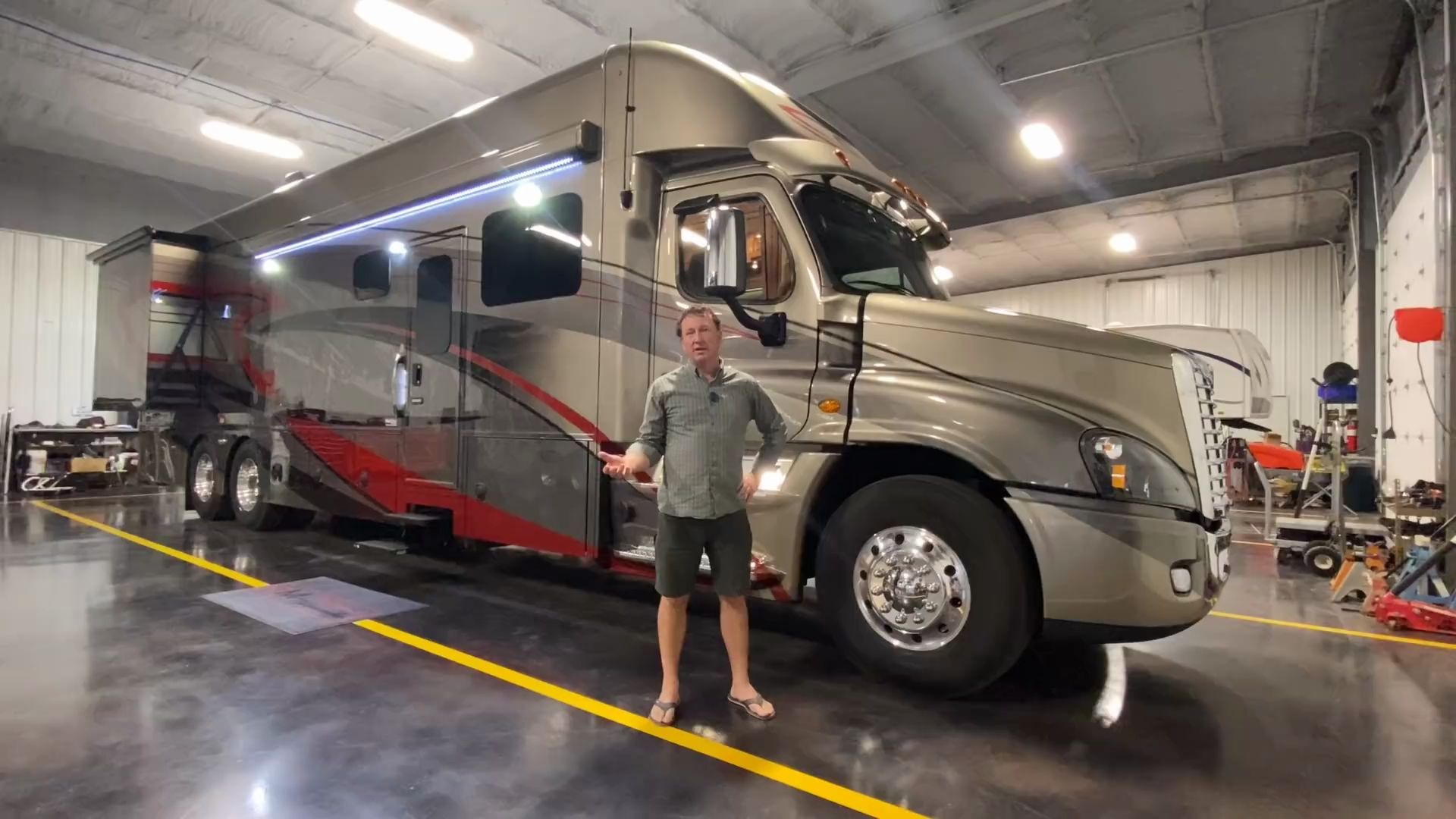 【房车搬运工】 showhauler 41ft coach sold performance motor