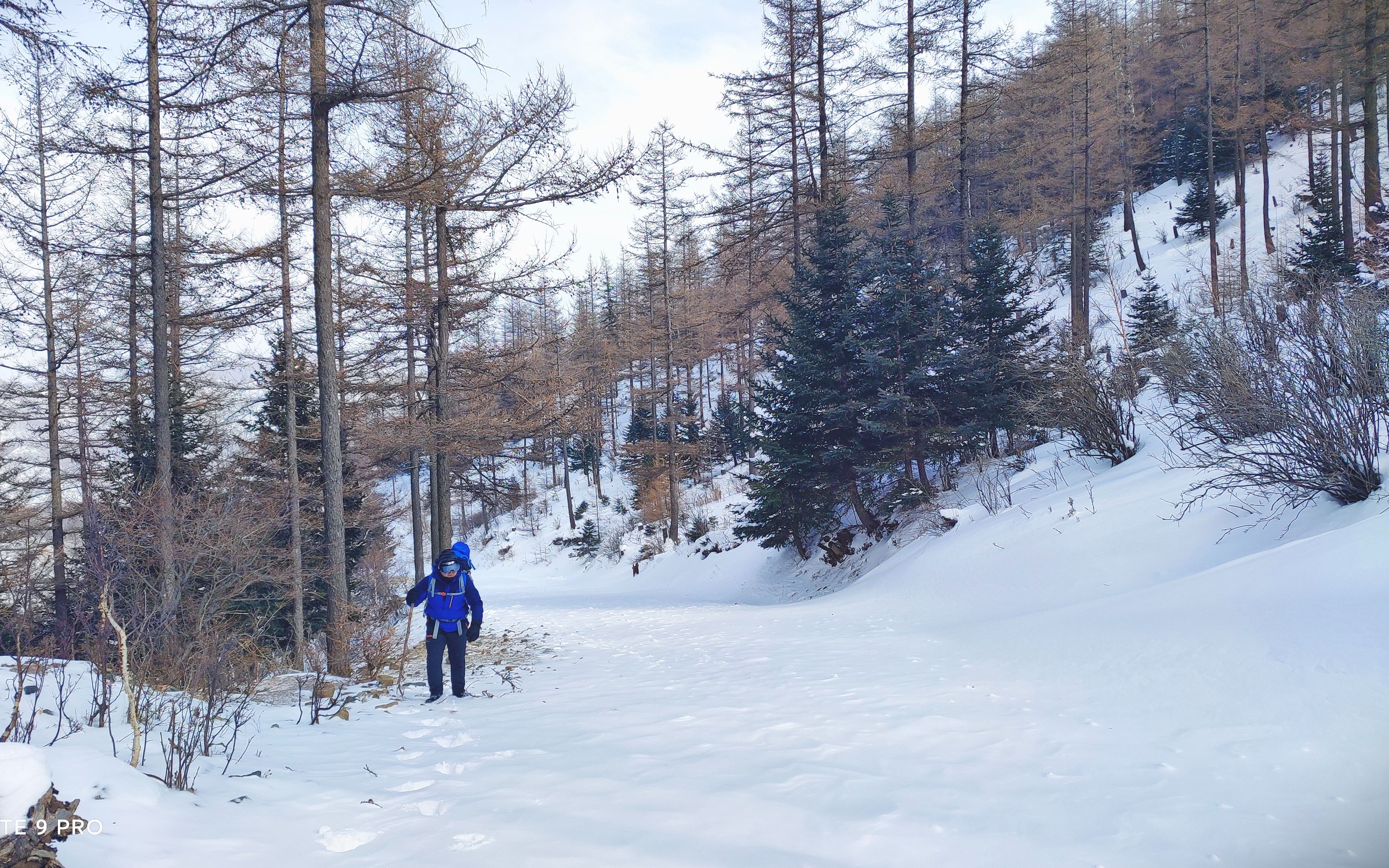 [图]《征服云顶雪山》负重近30斤装备 踏雪而行 UP主第一次真正的挑战自我