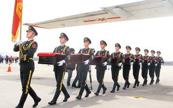 【军事纪实 20140404】 祖国的拥抱--志愿军烈