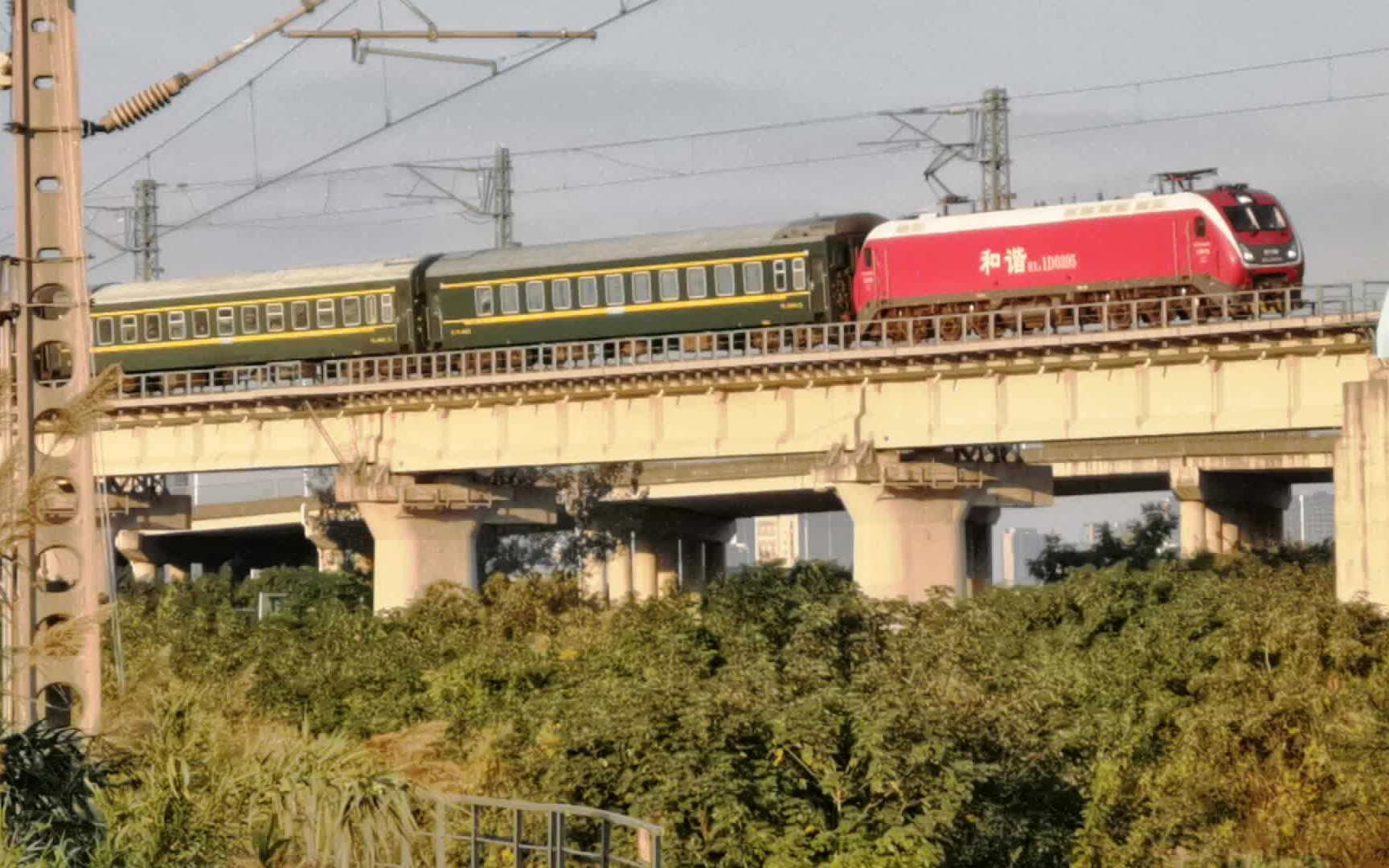 hxd1d-0395黄封线下行电力客车