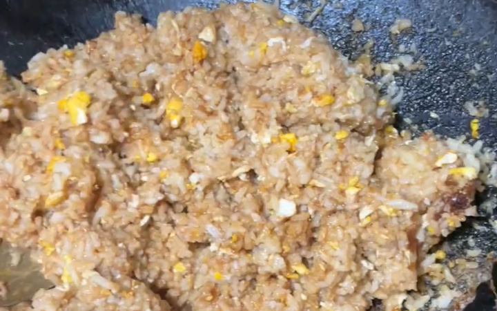 蛋炒飯製作搞笑揭秘:如何輕鬆炒出粒粒分明的美味?