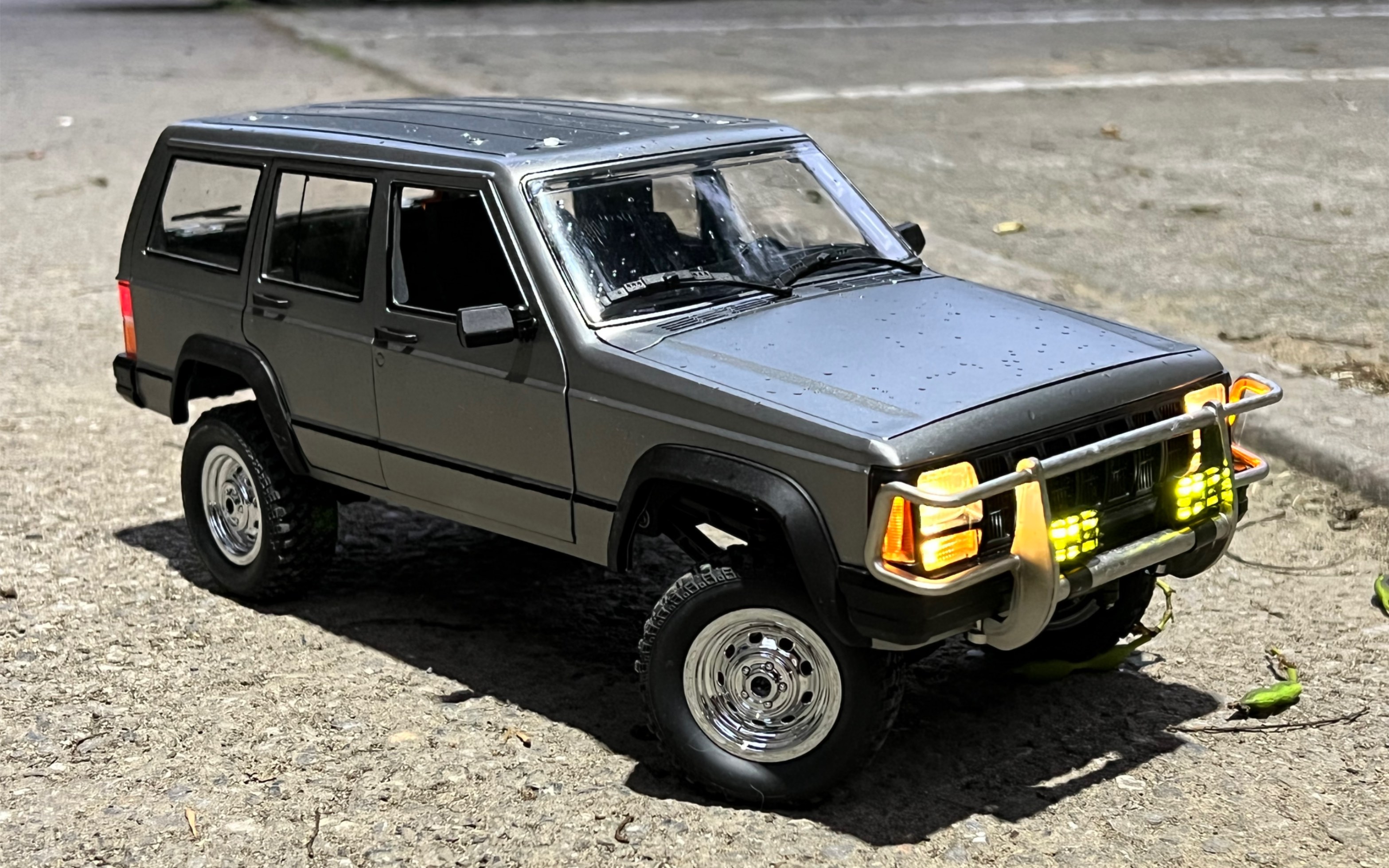 90年代小切诺基,莽牛mn78头灯尾灯展示,假装保险杠灯,太有那味儿了