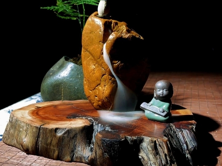 石头倒流香摆件