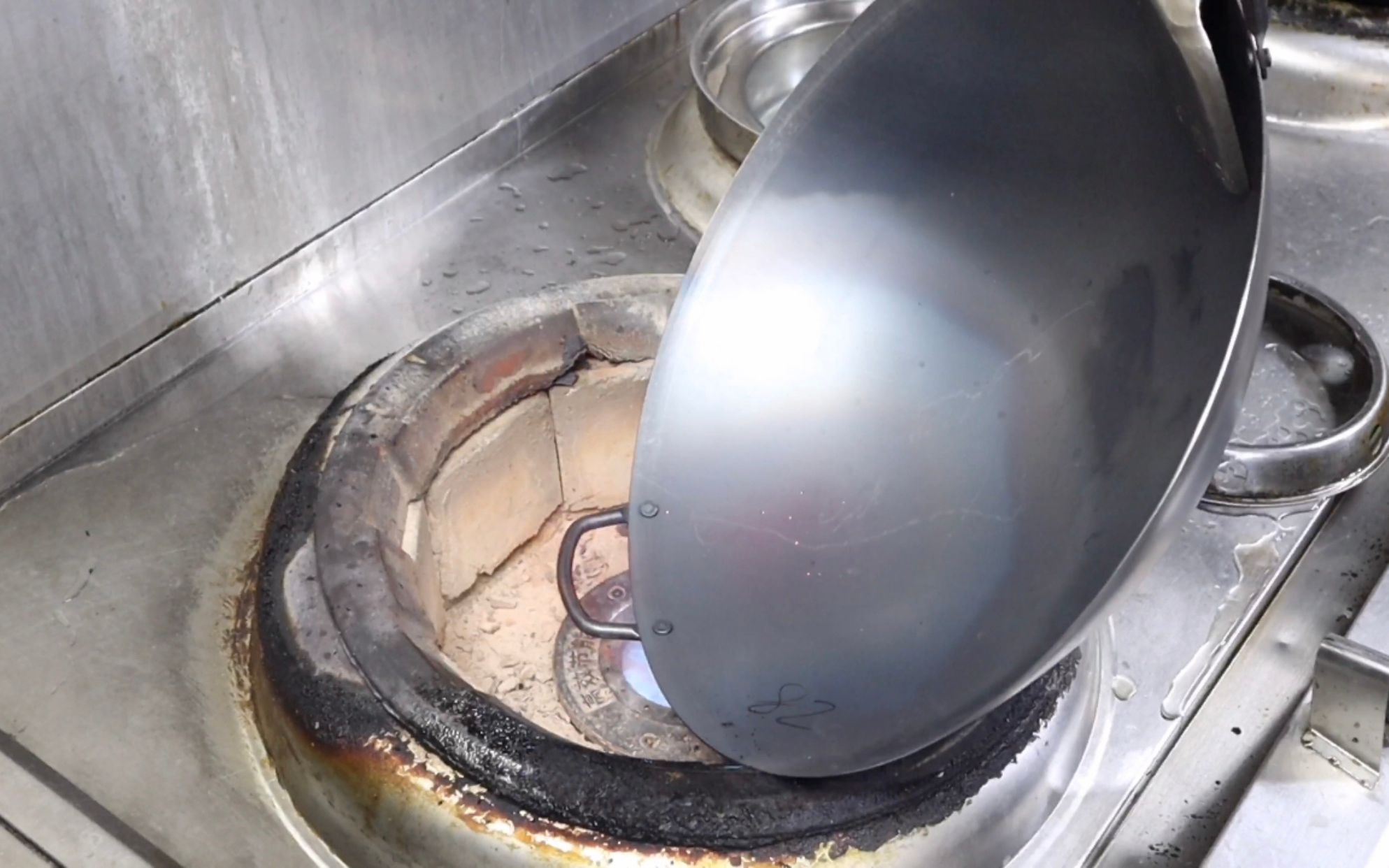 最近生意太好锅都炒扁了,梁师傅教你开新锅的正确方法,非常实用