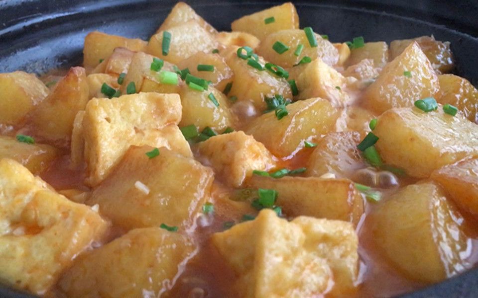 豆腐土豆最好吃的做法过年招待客人来一锅上桌连汤汁都不剩