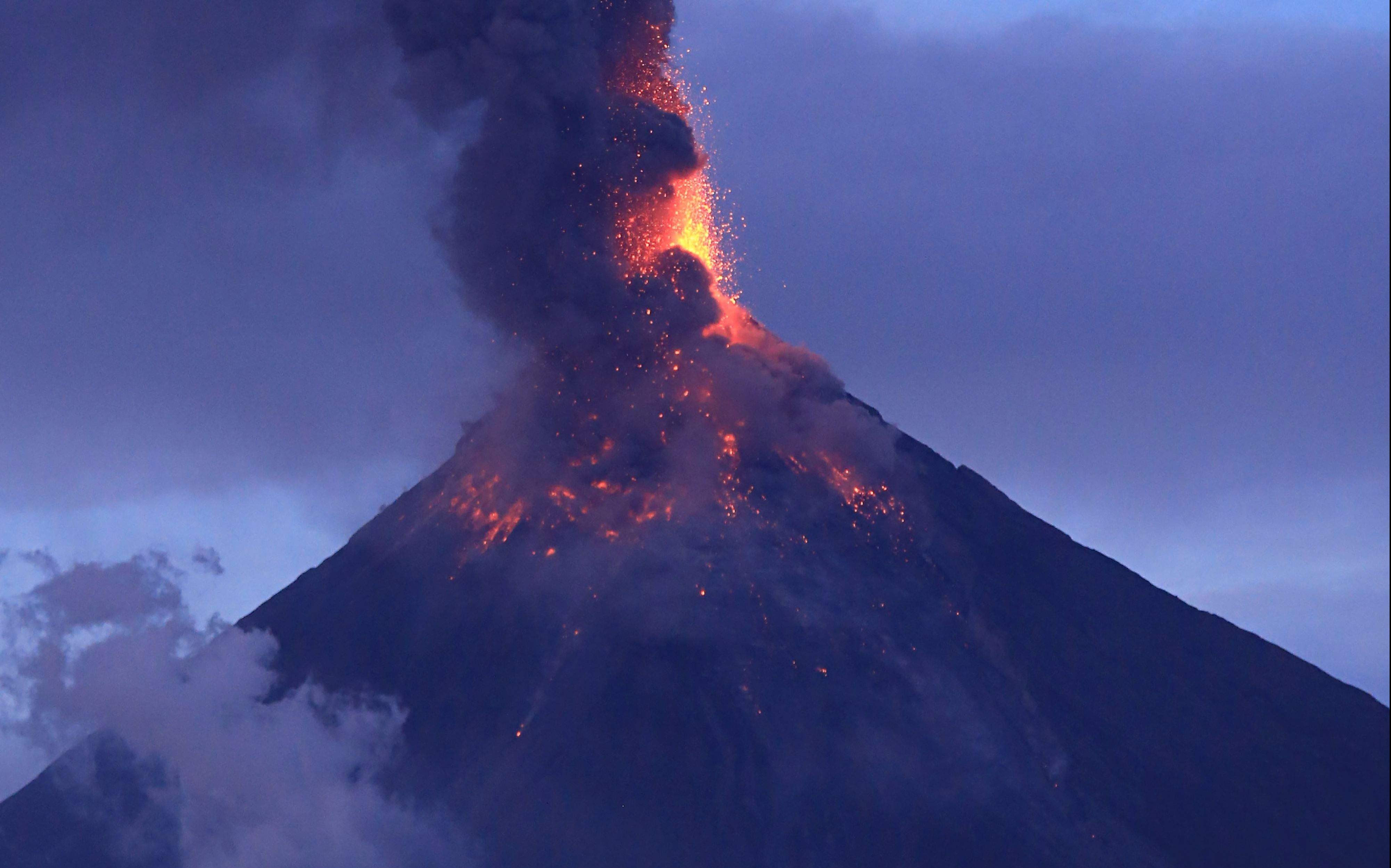 这两天菲律宾不平静马荣火山或爆发
