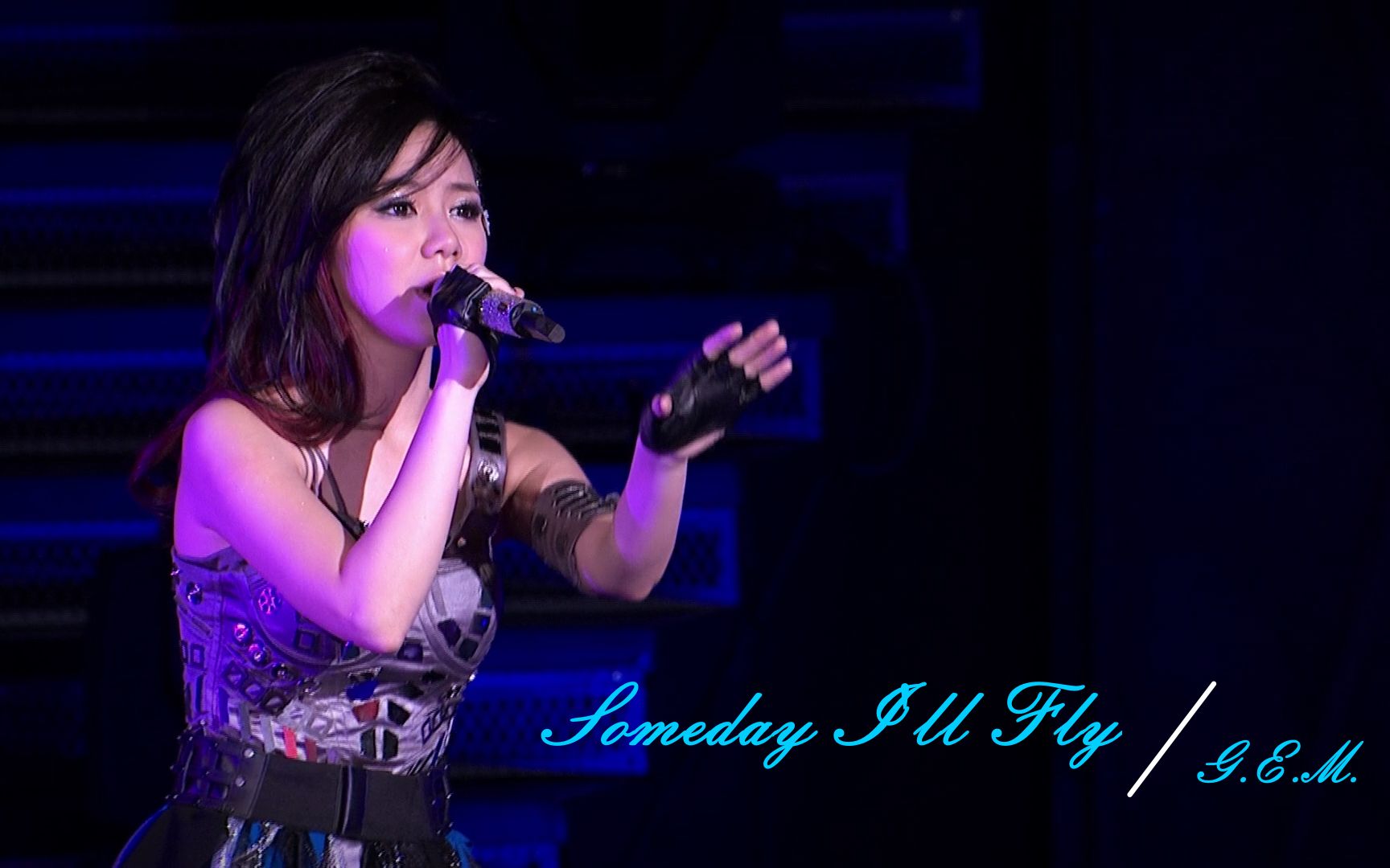 [图]《Someday I'll Fly》G.E.M.｜演唱会 • LiVE｜超清 • MV